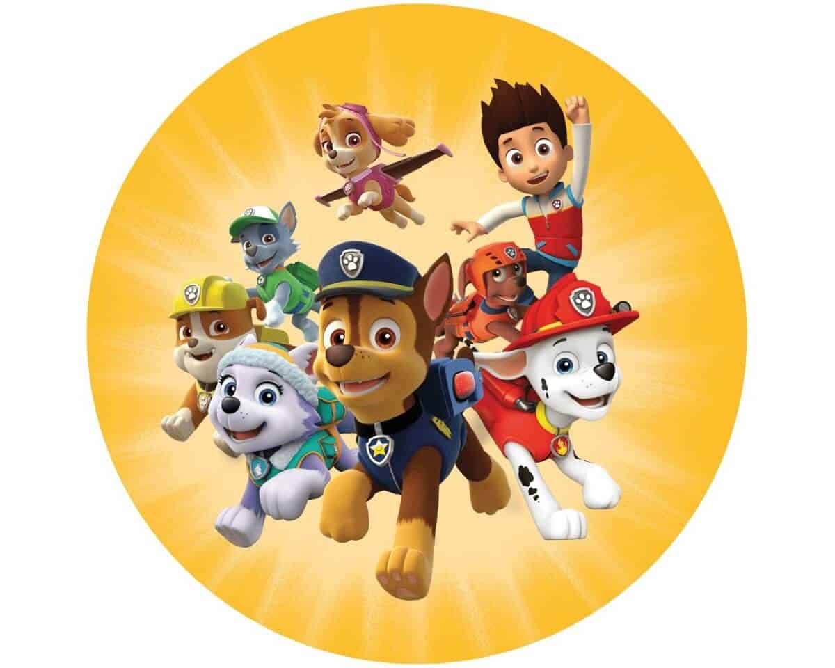 Farvet rundkage med PAW Patrol karakterer, perfekt til børnefødselsdag, børnefest eller temaaften.