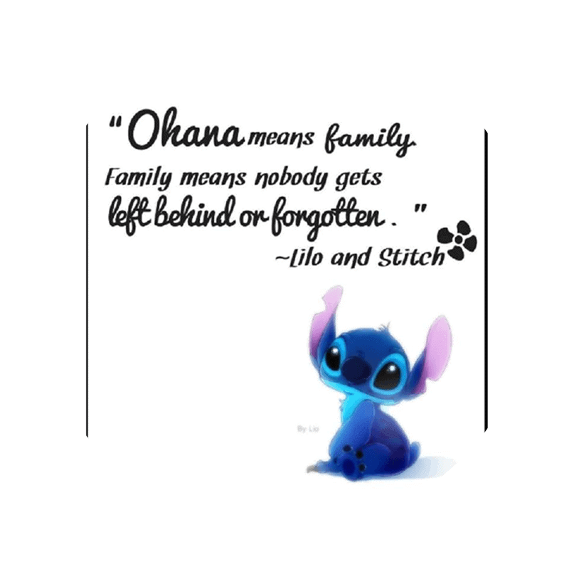 Lilo og Stitch motiv med familiequote, børnevenligt design, perfekt til kageprint og festdekor.