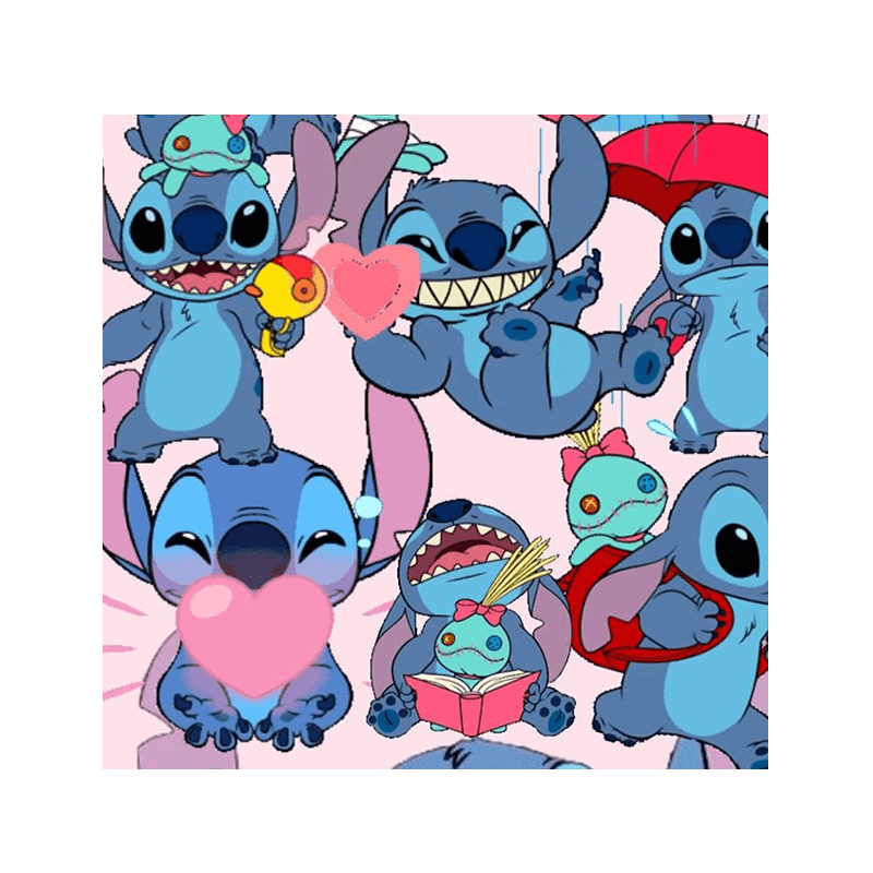 Lys tærte med frisk vaniljeis og bær pyntet med frugt og mynte, serveret på en elegant tallerken. Perfekt dessert til enhver festlig lejlighed.